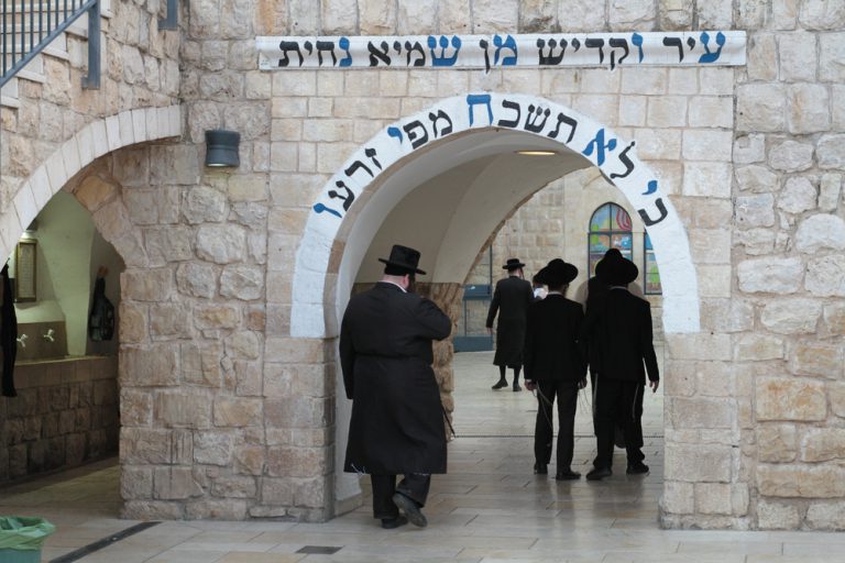 Meron,,Israel,-,April,20,,2015:,Jews,In,The,Tomb